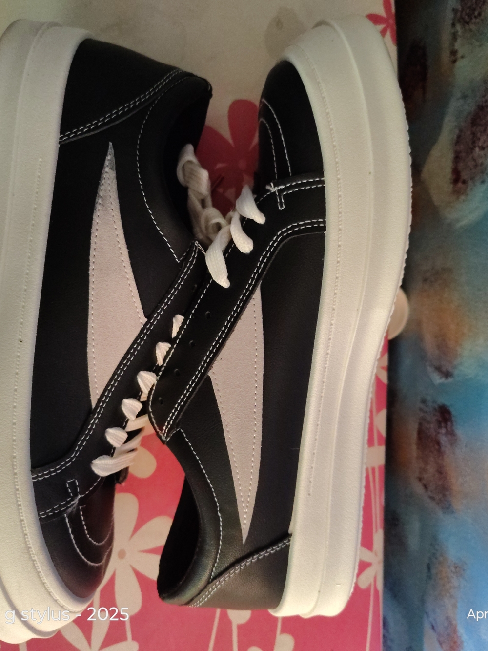 😲🔥Low -Top Black and White Athletic Classic Sneakers, MEN 9.5